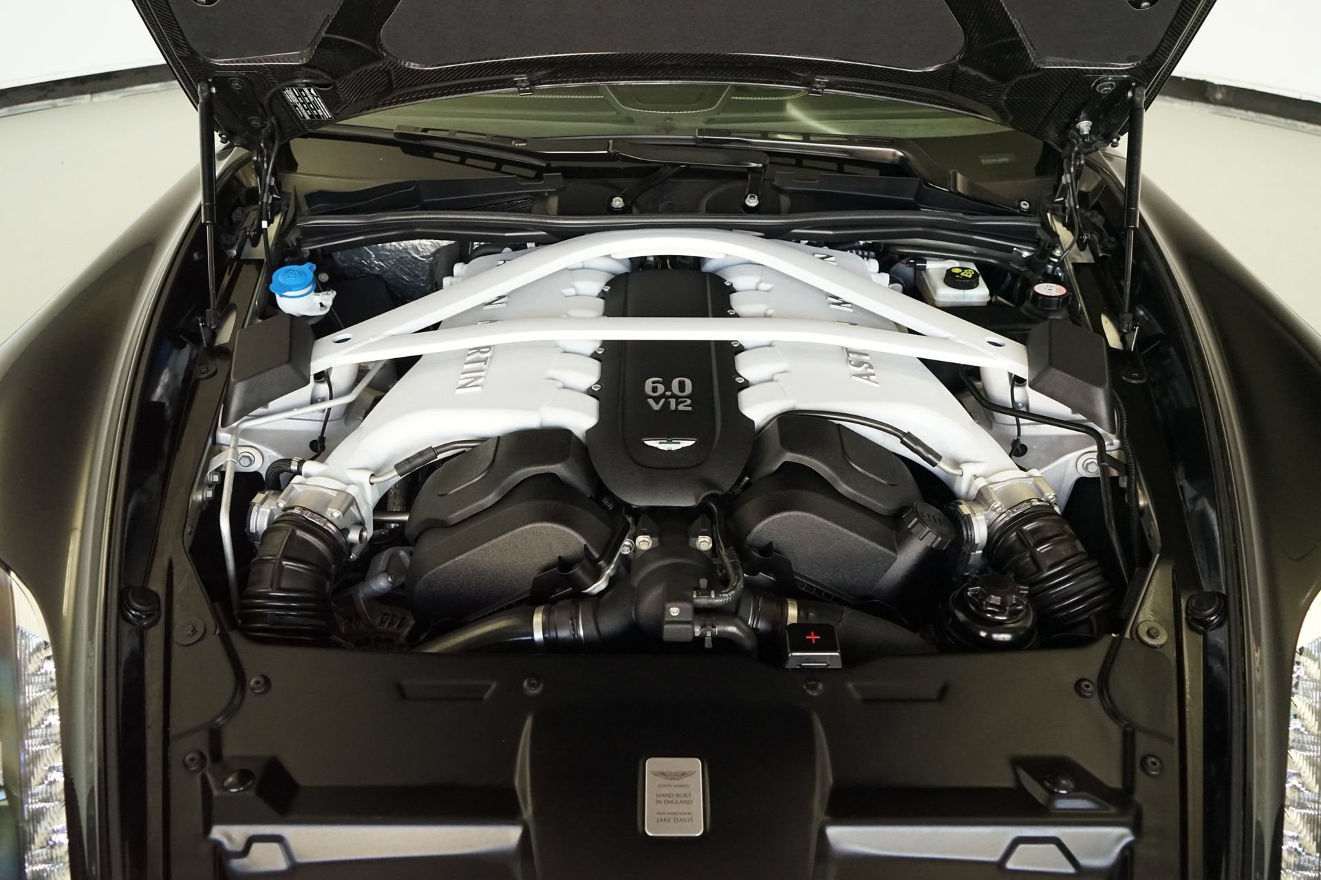 Used 2015 Aston Martin Vanquish Coupe RWD image 28