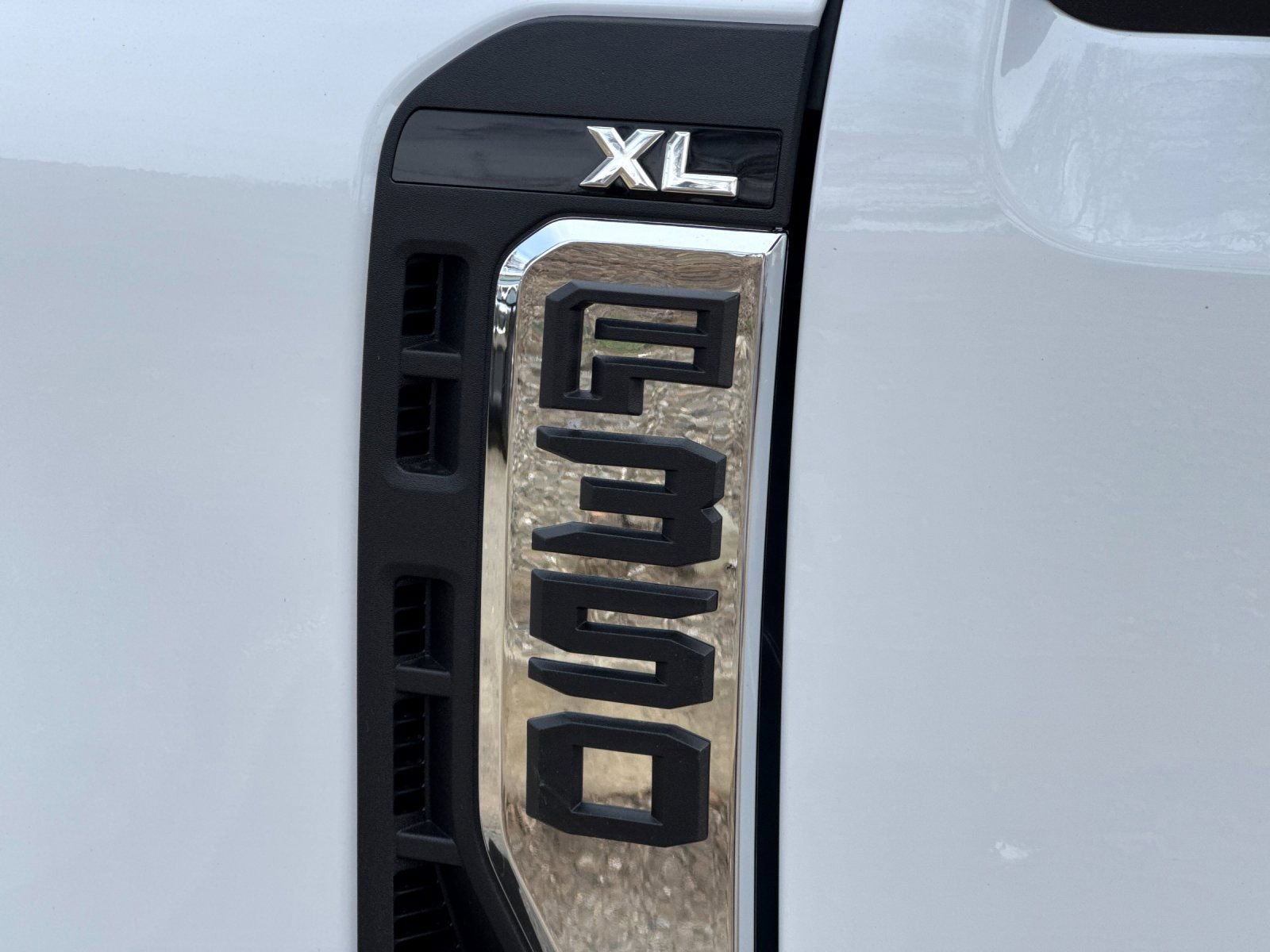 New 2026 Ford F350 XL w/ XL Chrome Package image 28