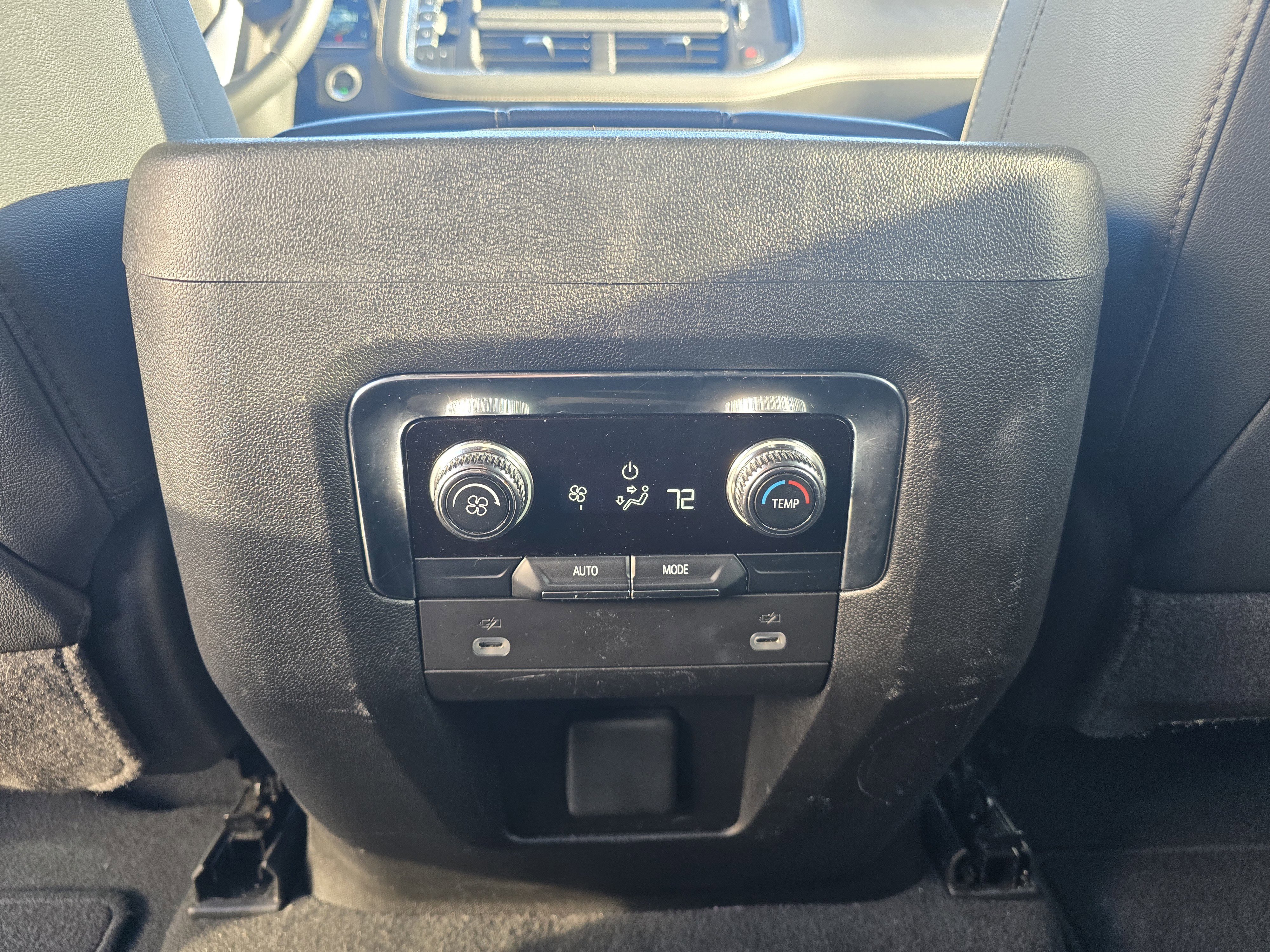 Used 2024 GMC Yukon SLT image 16