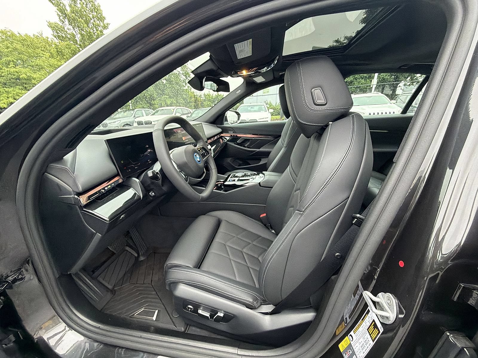 Used 2026 BMW i5 eDrive40 w/ Premium Package AWD/4WD image 10