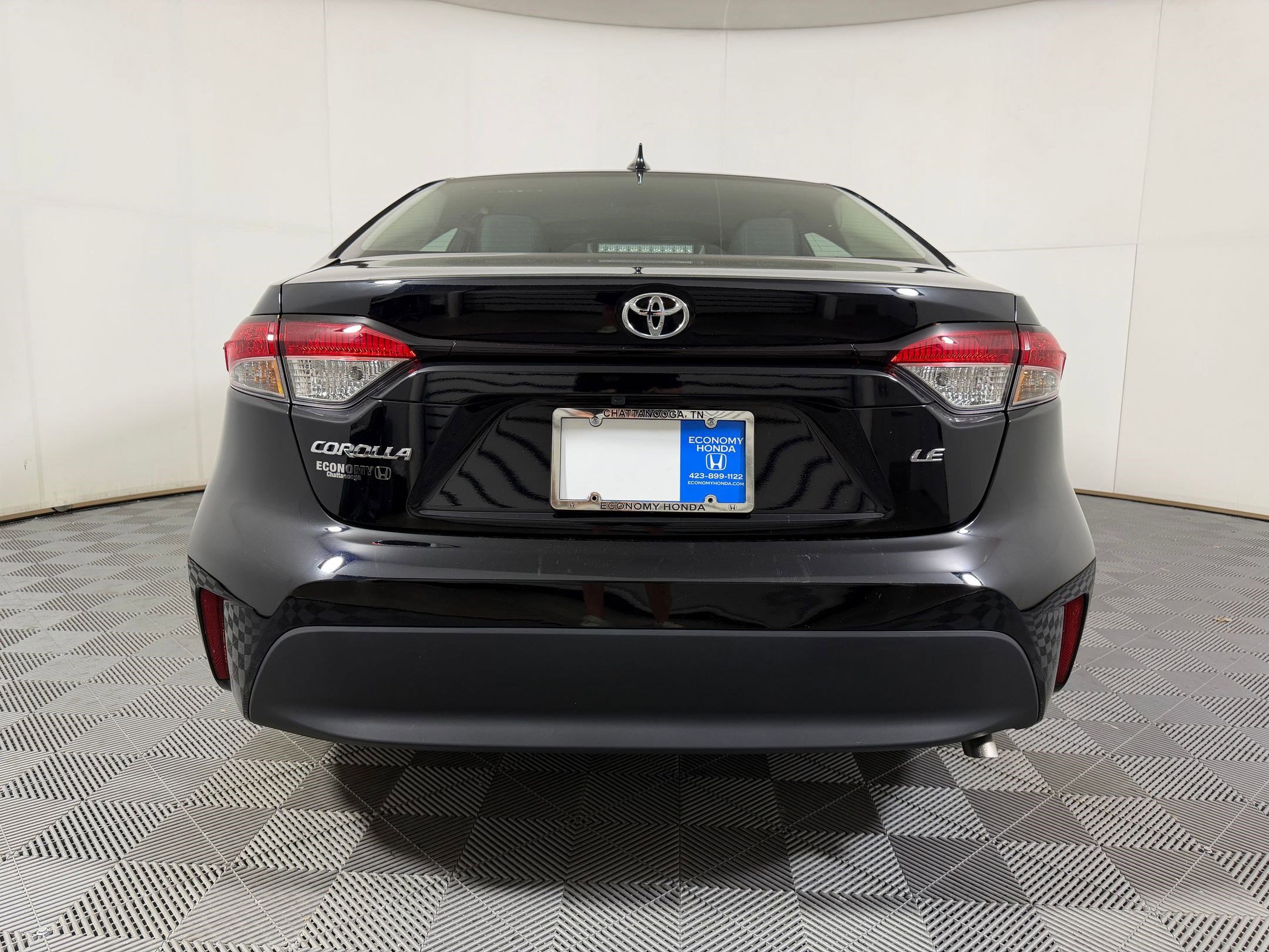 Used 2025 Toyota Corolla LE FWD image 8