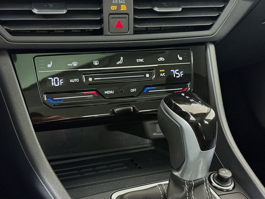 Used 2025 Volkswagen Jetta SE image 16