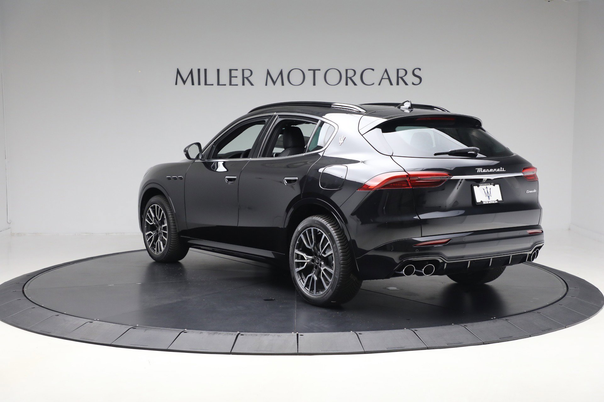 New 2025 Maserati Grecale GT image 5