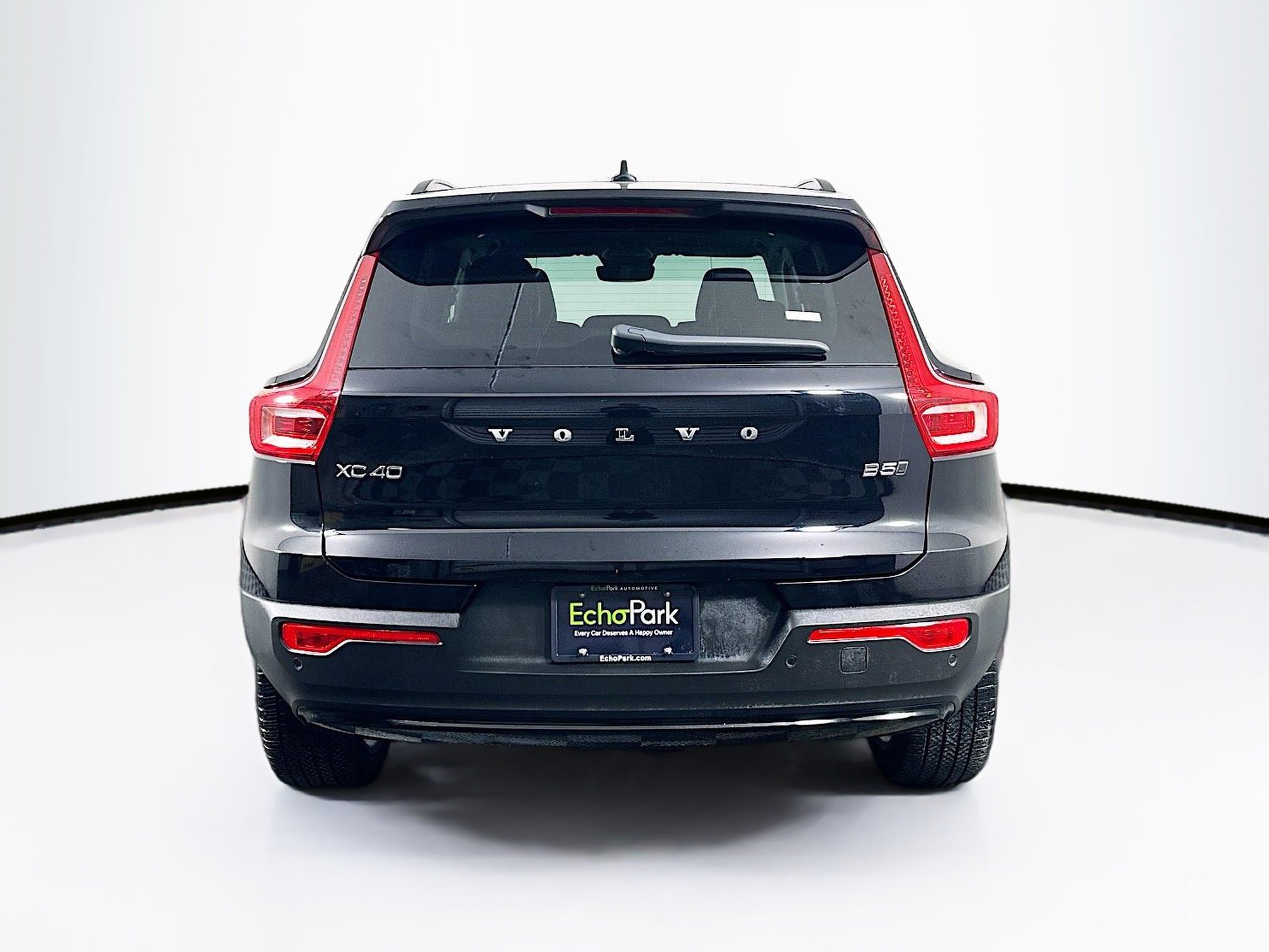 Used 2025 Volvo XC40 B5 Plus image 7