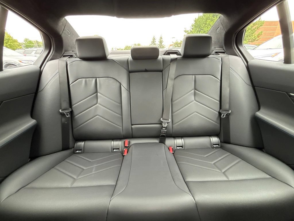 Used 2026 BMW 550e xDrive w/ Premium Package AWD/4WD image 33