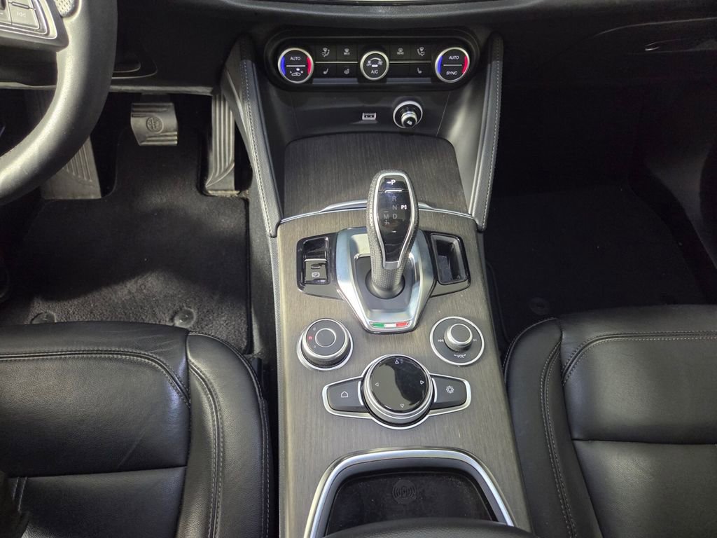 Used 2020 Alfa Romeo Stelvio Ti w/ Active Blind Spot Package AWD/4WD image 13