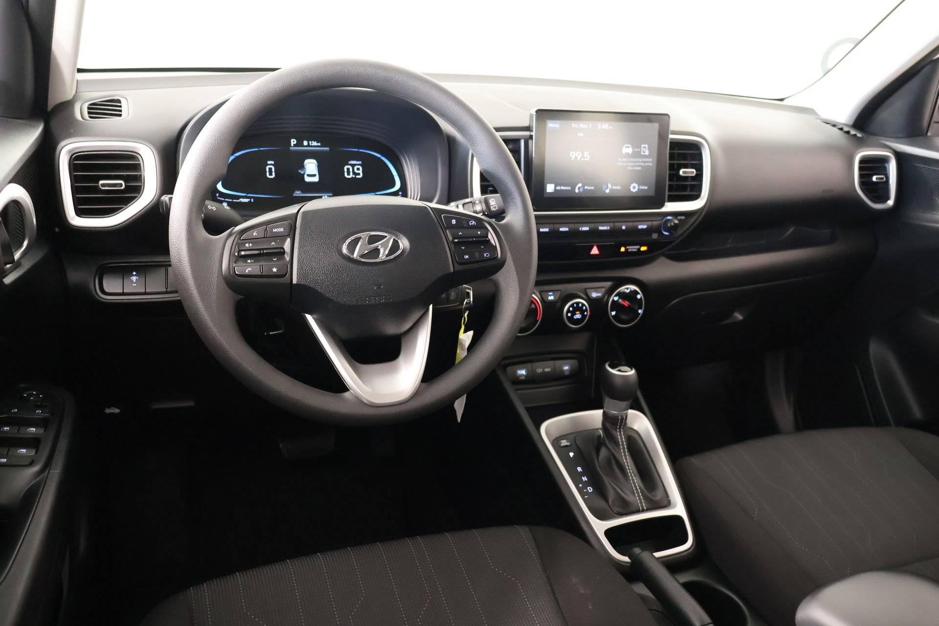 Used 2026 Hyundai Venue SE FWD image 2