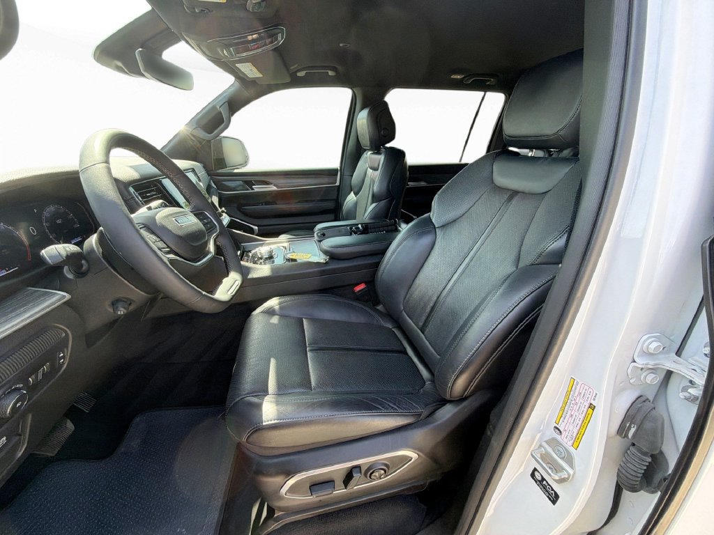 Used 2024 Jeep Wagoneer Series II RWD image 13