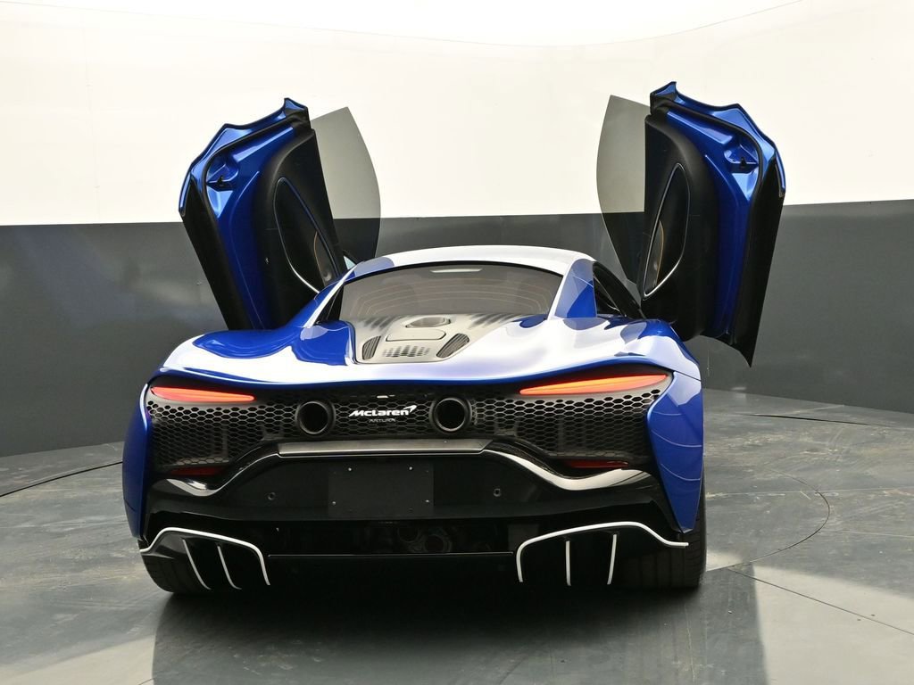 Used 2023 McLaren Artura image 41