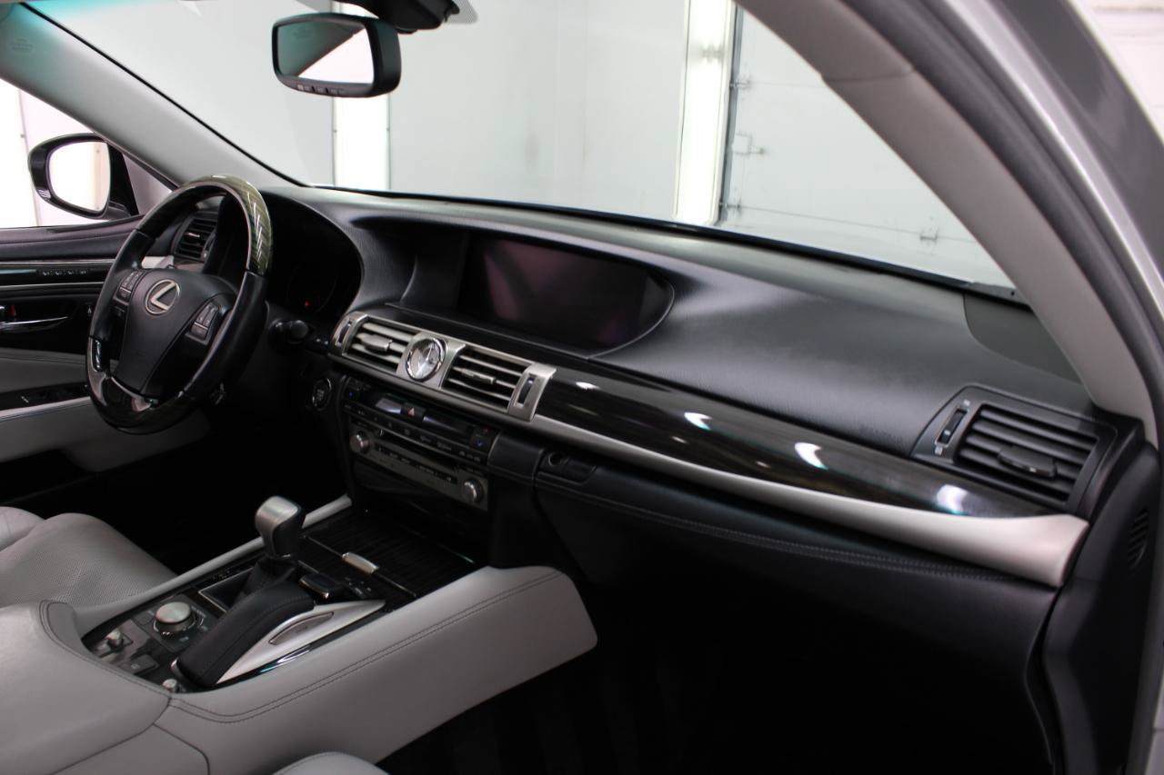 Used 2016 Lexus LS 460 w/ Comfort Package RWD image 44