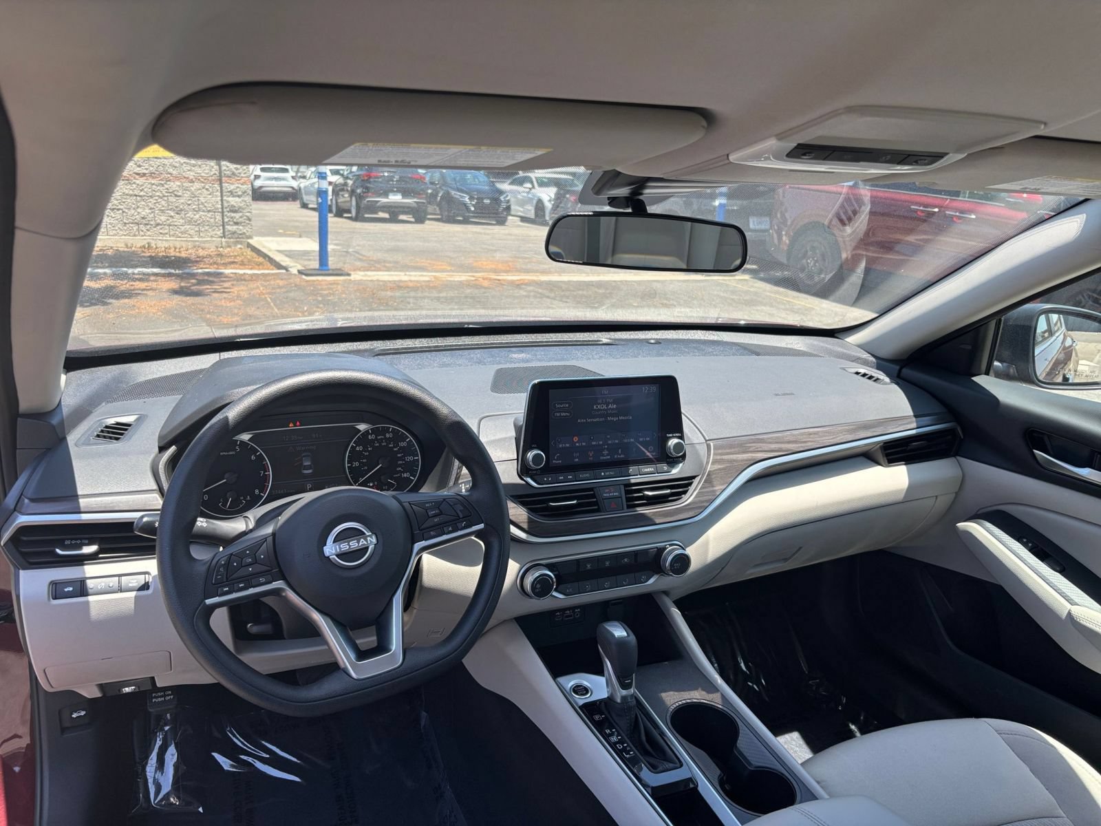 Used 2025 Nissan Altima 2.5 SV FWD image 34