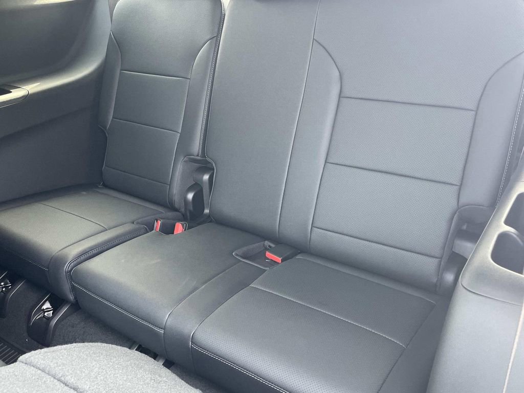 New 2026 Chevrolet Traverse LT w/ Sun and Wheel Package image 13