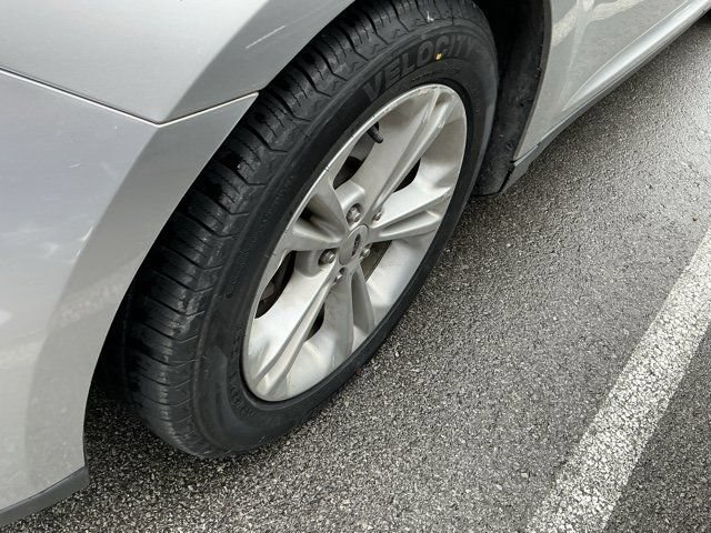 Used 2018 Ford Taurus SE FWD image 14