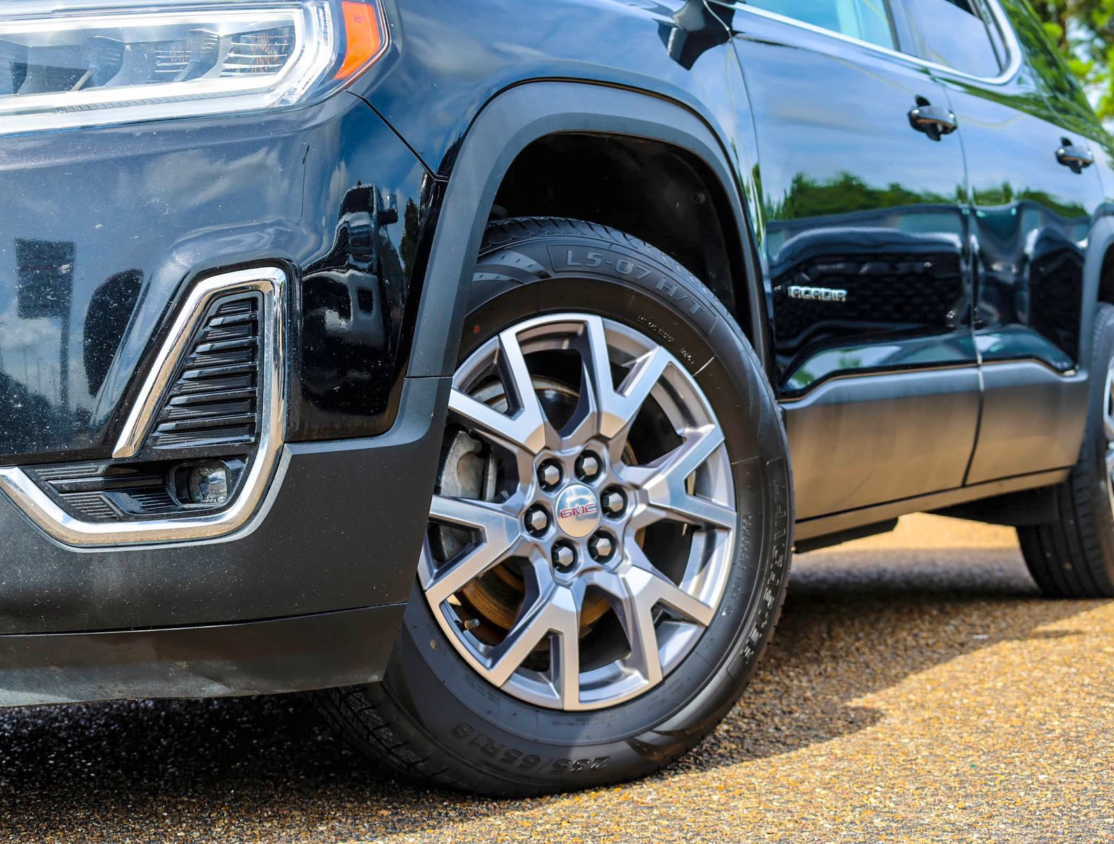 Used 2020 GMC Acadia SLT AWD/4WD image 2