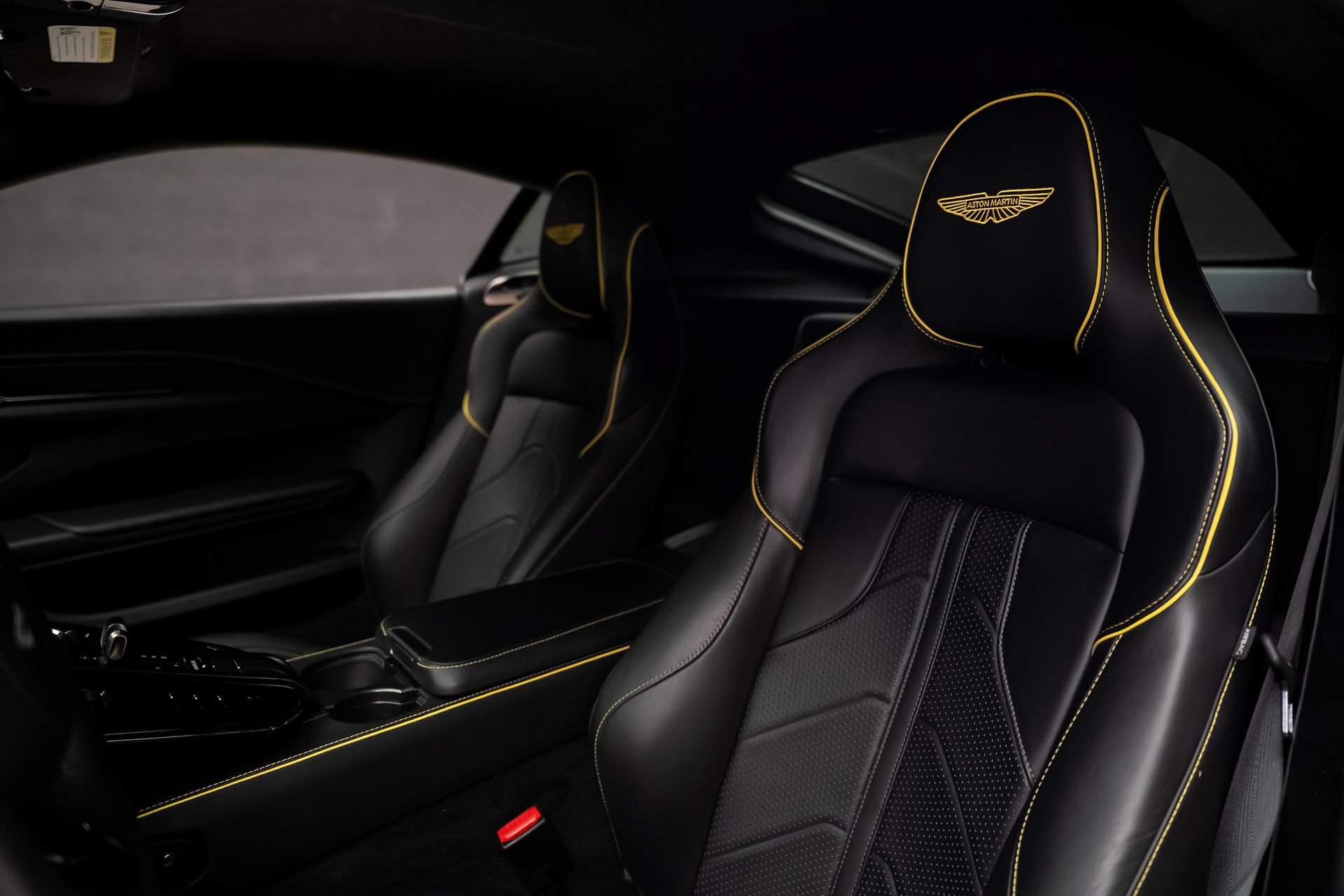 Used 2025 Aston Martin V8 Vantage Coupe RWD image 57
