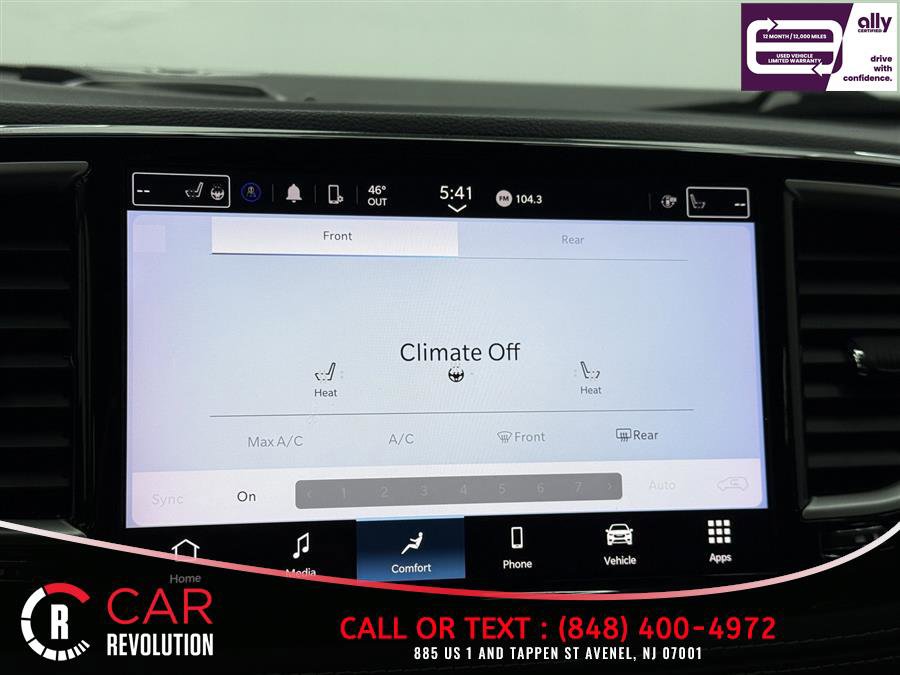 Used 2023 Chrysler Pacifica Touring-L FWD image 22