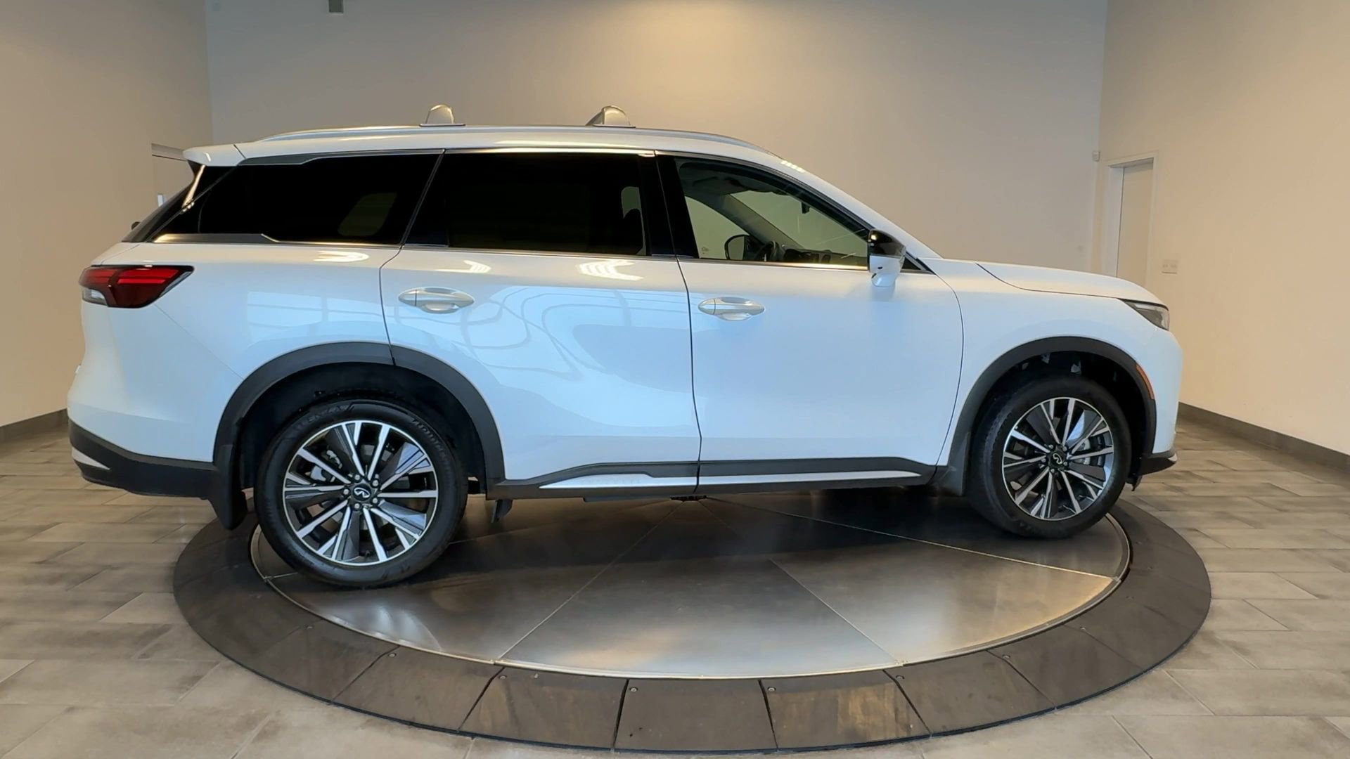 Certified 2026 INFINITI QX60 Luxe w/ Cargo Package AWD/4WD image 9