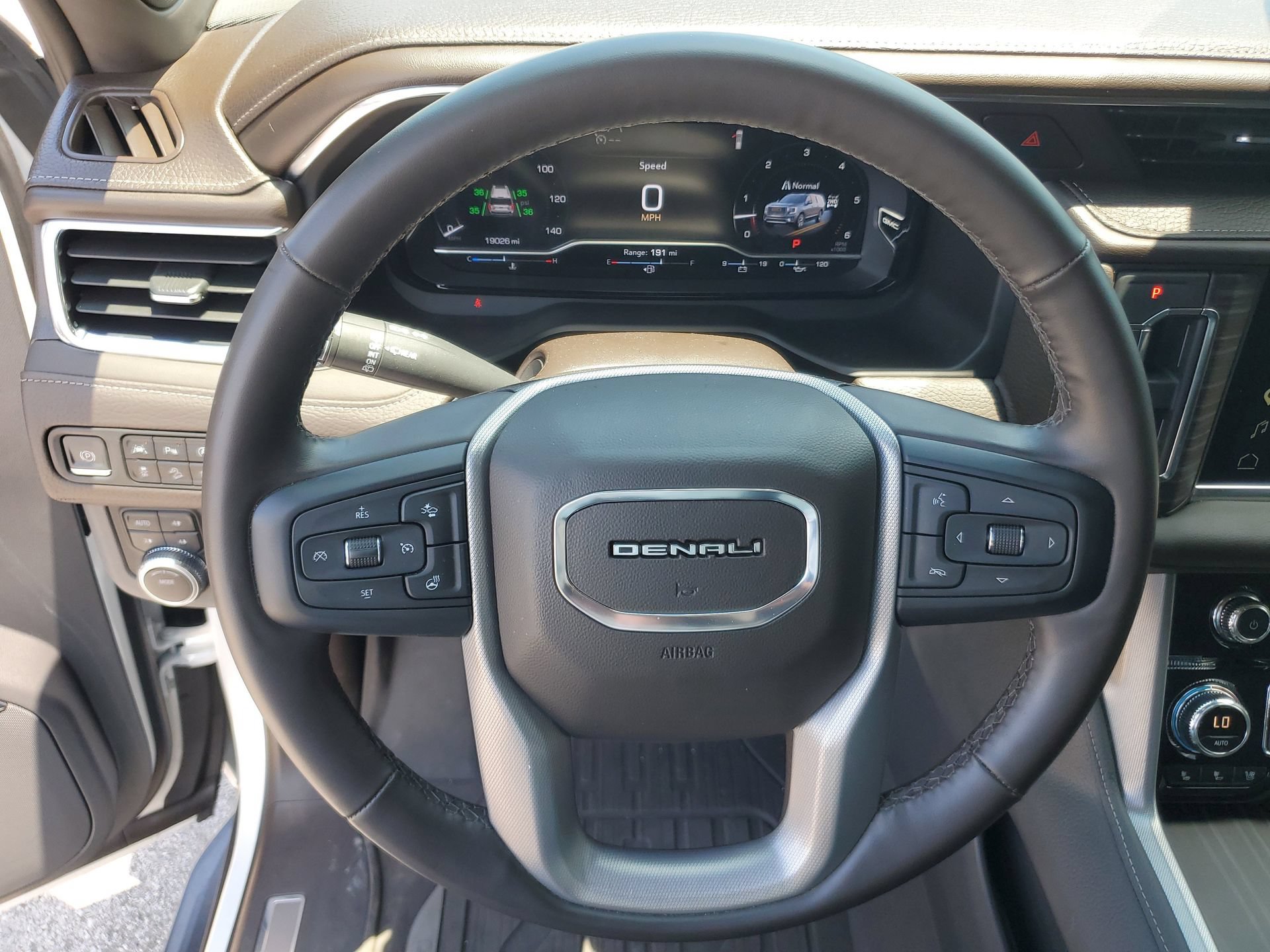 Used 2023 GMC Yukon Denali AWD/4WD image 23
