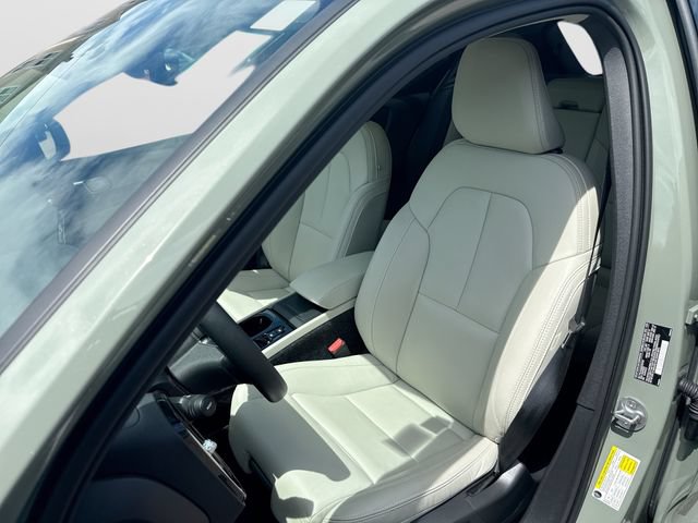 Certified 2025 Volvo XC40 B5 Ultra AWD/4WD image 16