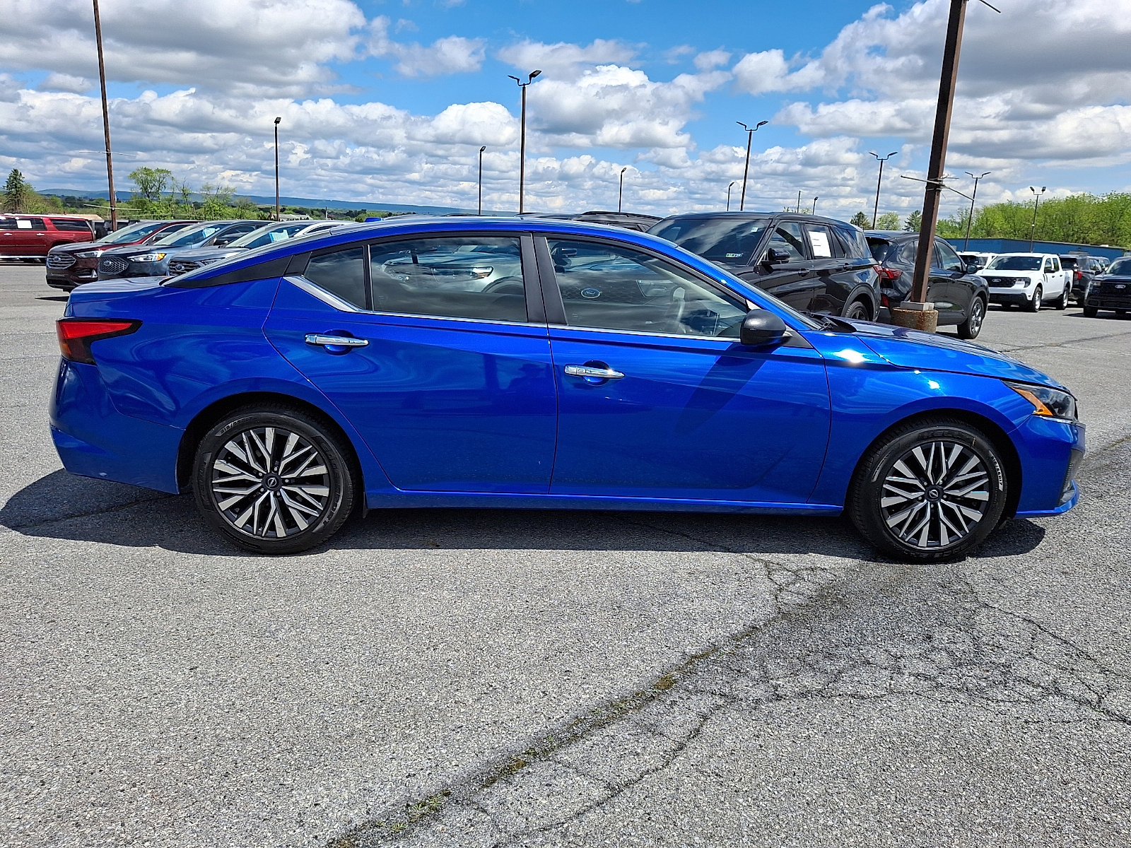 Used 2025 Nissan Altima 2.5 SV FWD image 7