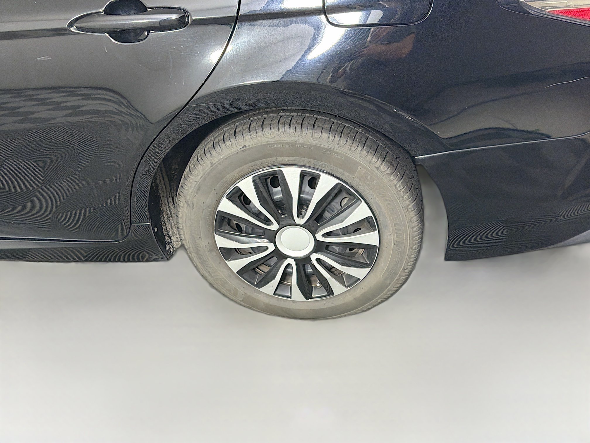 Used 2018 Toyota Camry LE FWD image 11
