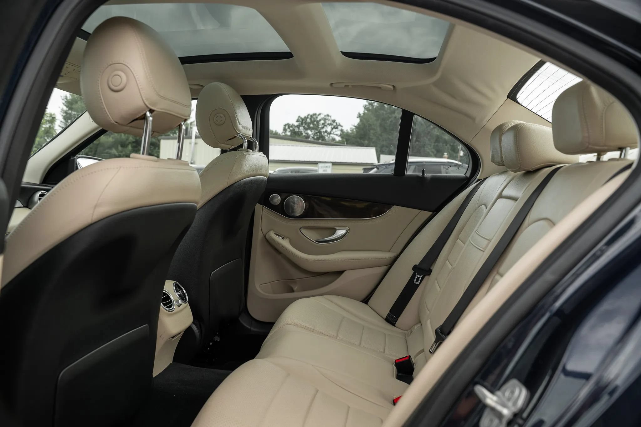 Used 2015 Mercedes-Benz C 300 4MATIC Sedan image 8