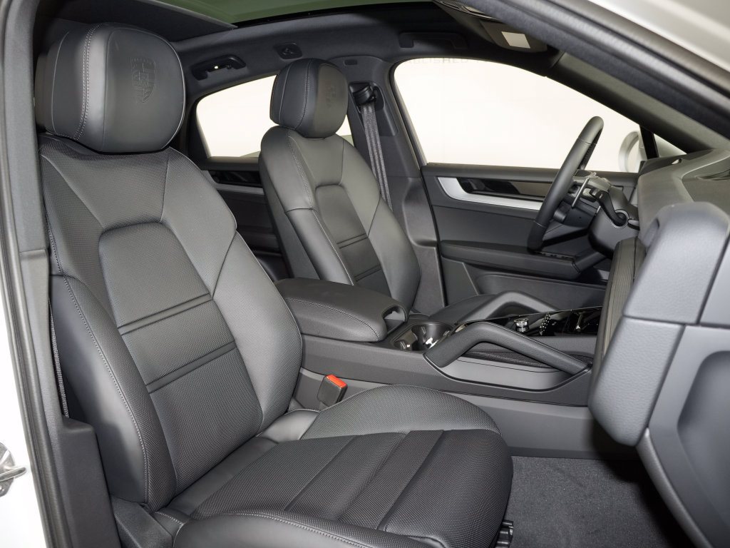 New 2026 Porsche Cayenne Coupe AWD/4WD image 39