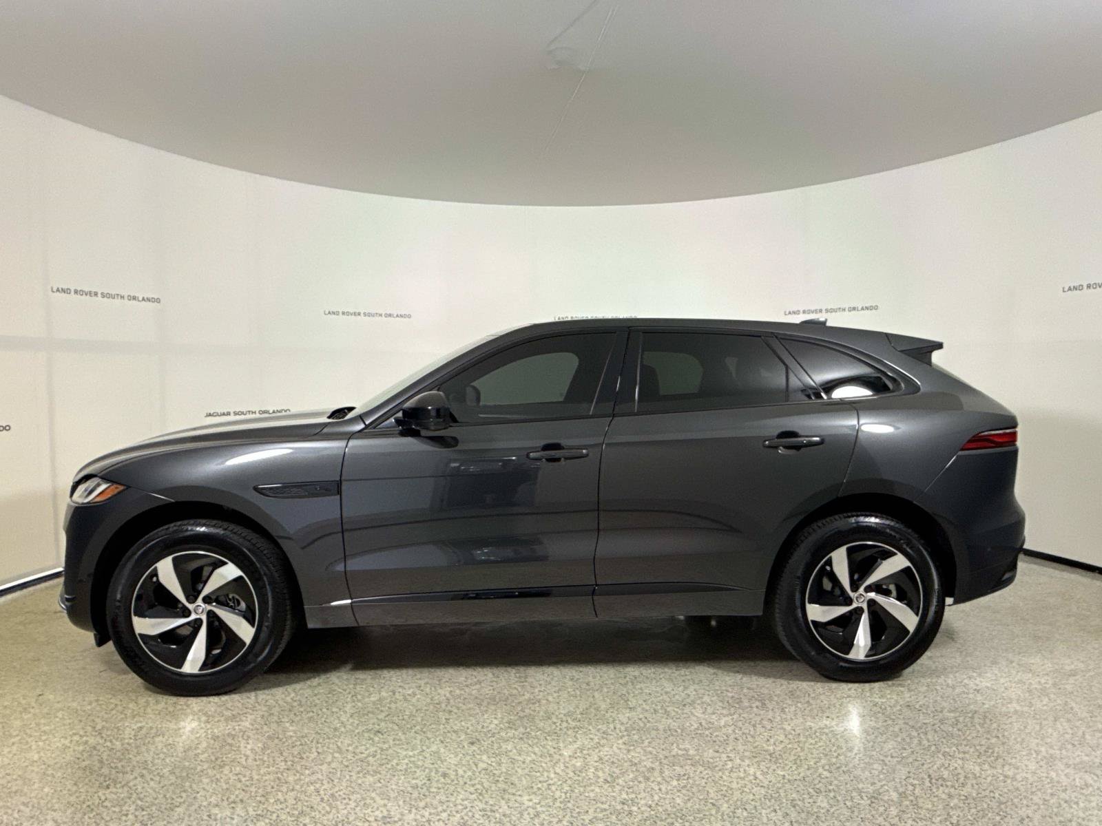 Certified 2026 Jaguar F-PACE R-Dynamic S AWD/4WD image 2