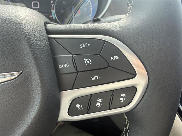 Used 2024 Chrysler Pacifica Touring-L FWD image 30