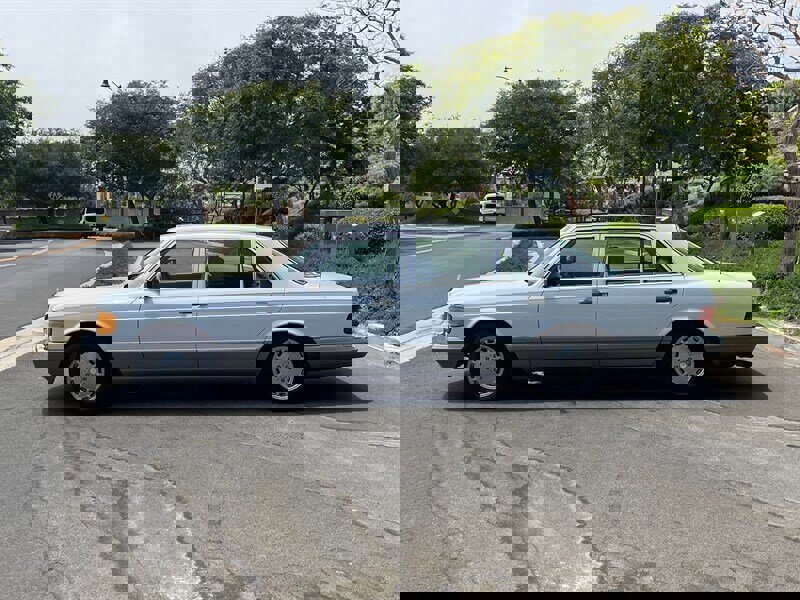 Used 1987 Mercedes-Benz 560 SEL image 3