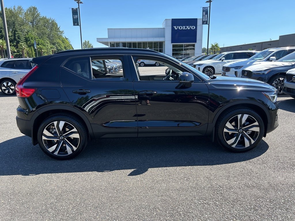 New 2026 Volvo XC40 B5 Ultra w/ Protection Package Premier image 9