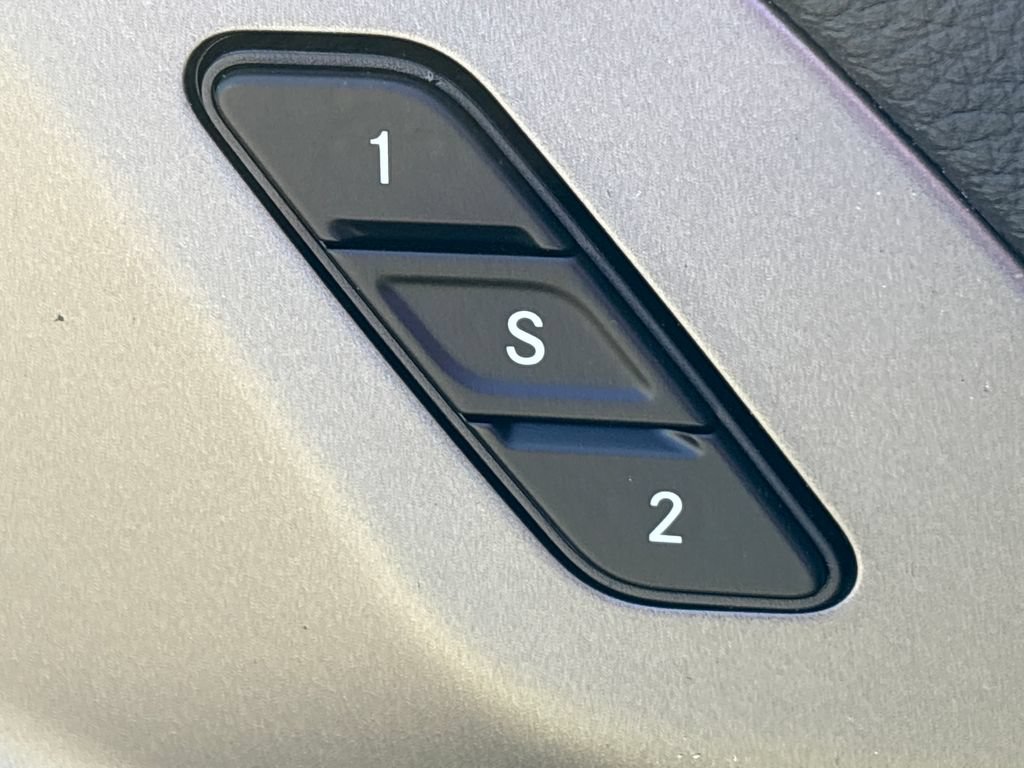 New 2027 Chrysler Pacifica Limited FWD image 34