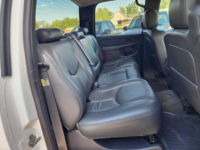 Used 2007 GMC Sierra 3500 SLT w/ Heavy-Duty Power Package AWD/4WD image 17