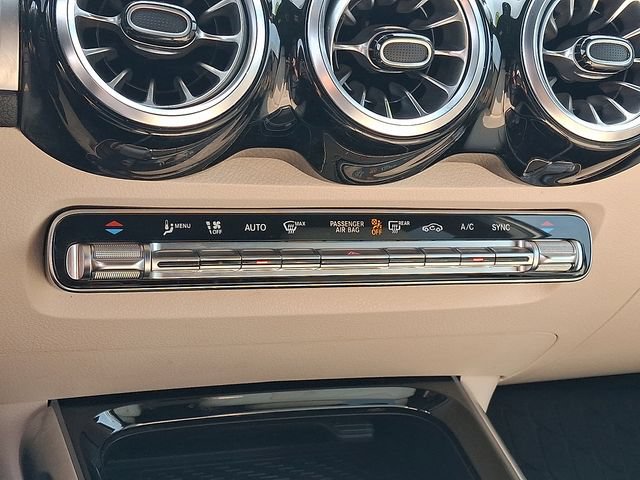 Used 2024 Mercedes-Benz GLB 250 4MATIC image 23