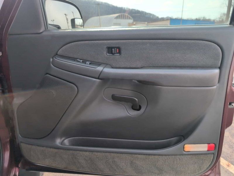 Used 2003 Chevrolet Silverado 2500 LS image 24