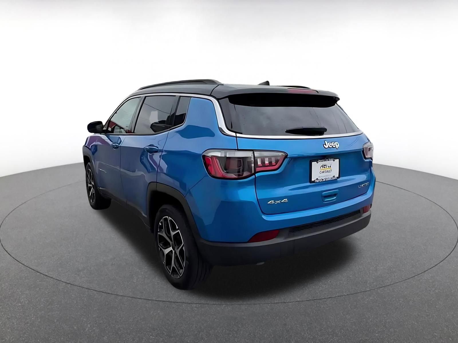 Used 2025 Jeep Compass Limited image 11