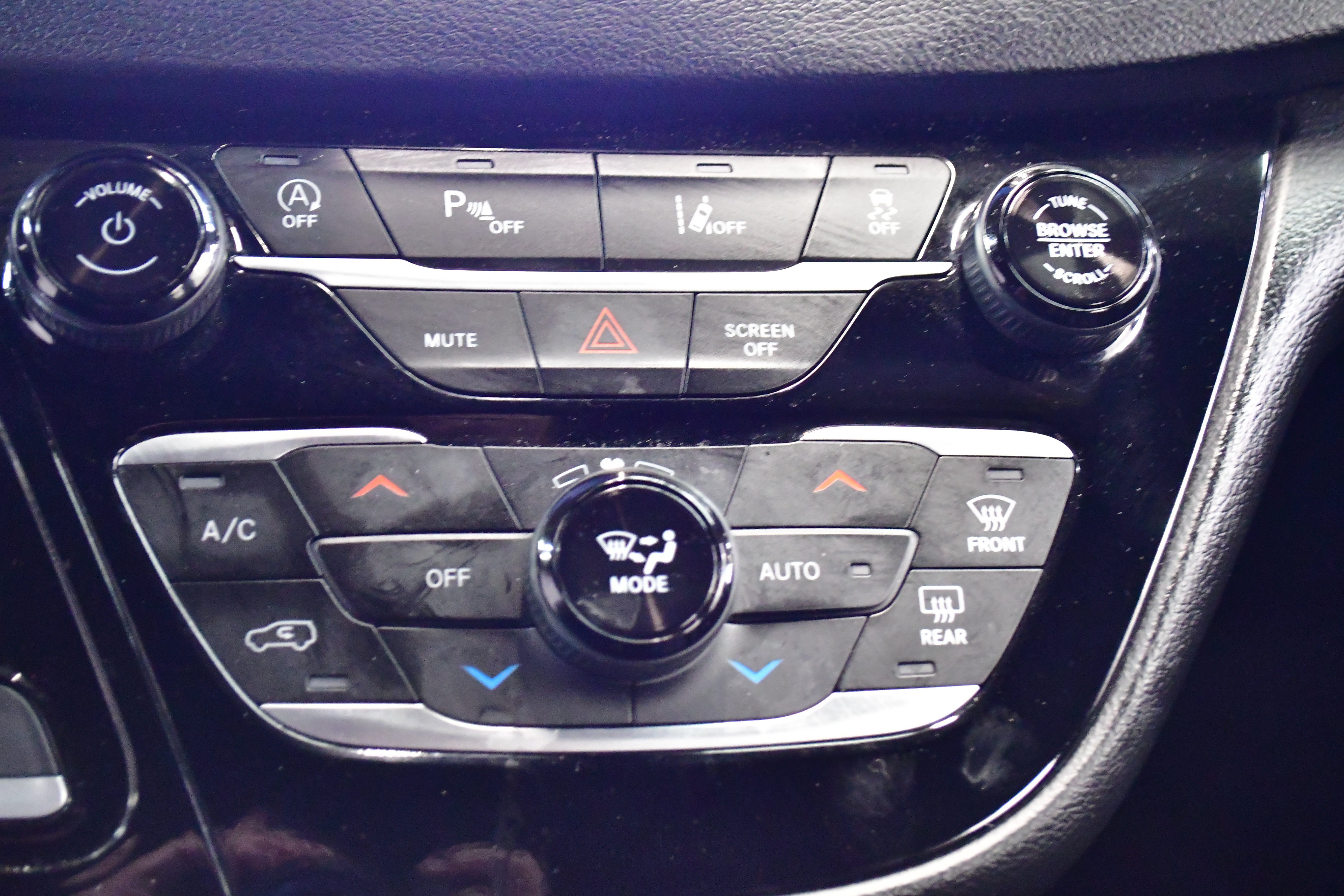 Used 2025 Chrysler Pacifica Select FWD image 30
