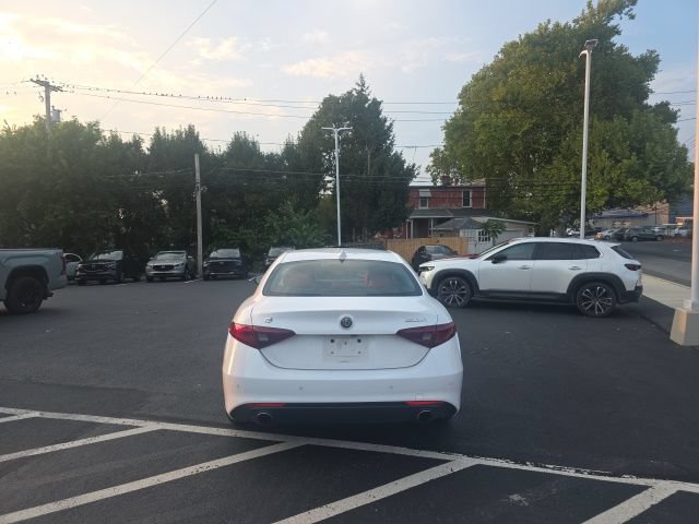 Used 2018 Alfa Romeo Giulia AWD image 4