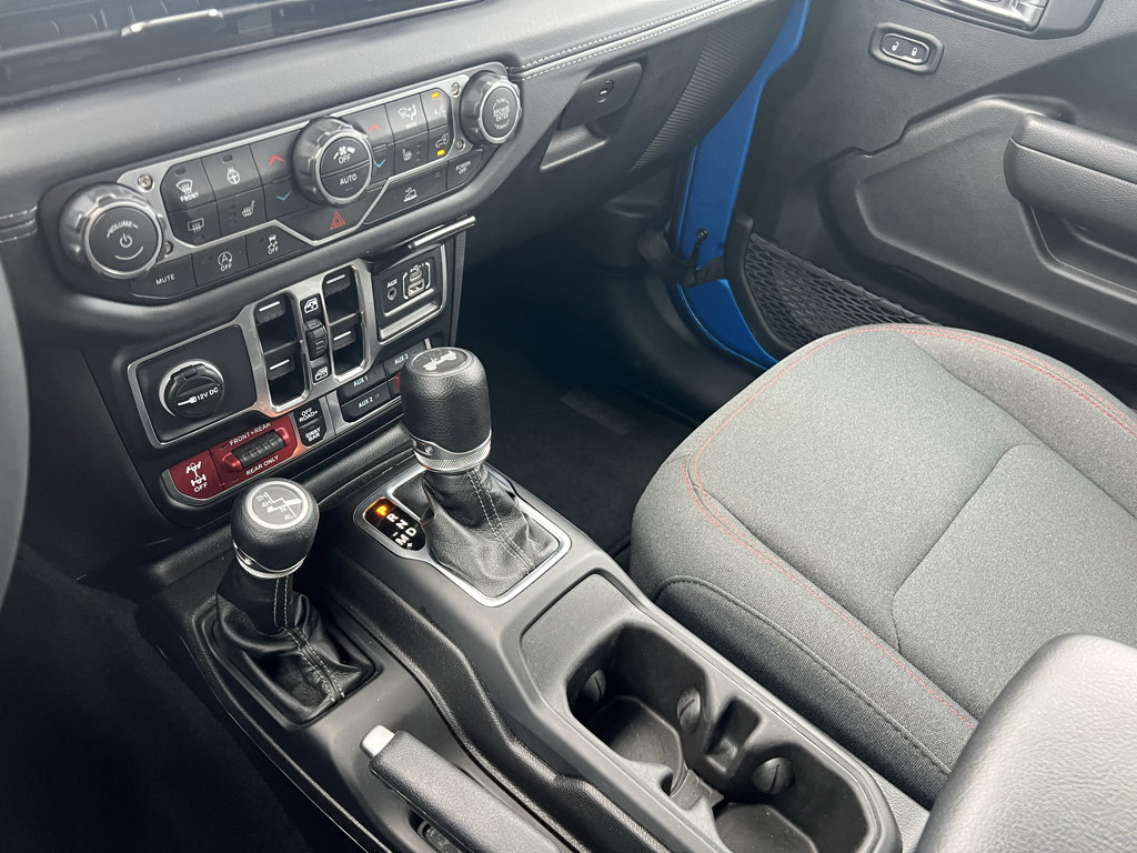 Certified 2025 Jeep Wrangler Unlimited Rubicon w/ Convenience Group AWD/4WD image 27