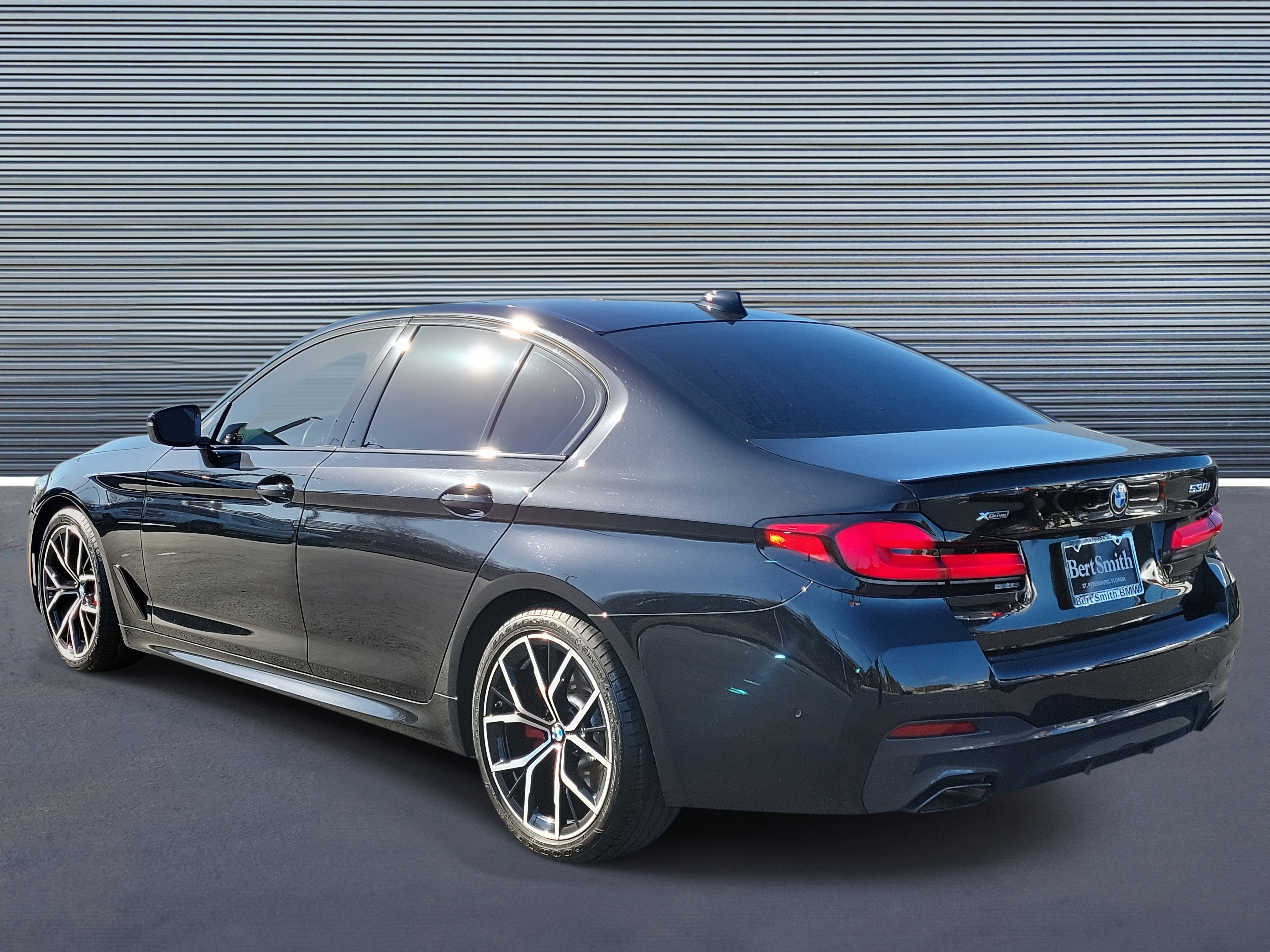 Used 2023 BMW 530i xDrive w/ M Sport Package image 4