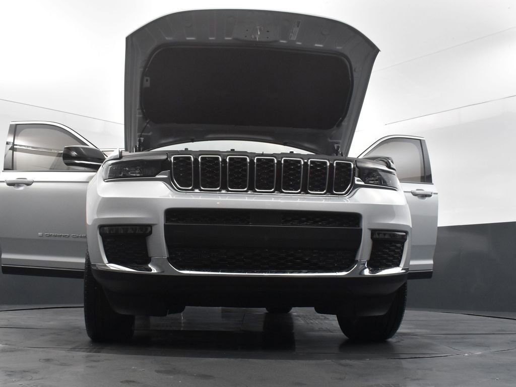 Used 2024 Jeep Grand Cherokee L Limited w/ Trailer Tow Package AWD/4WD image 60