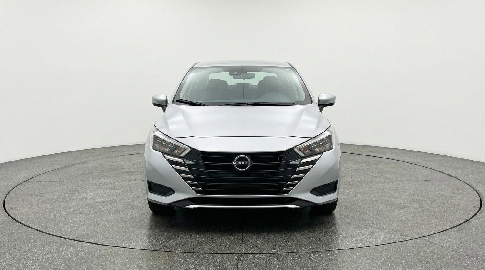 Used 2025 Nissan Versa SV image 2