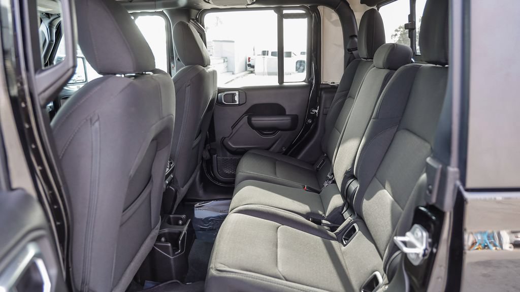 Used 2023 Jeep Gladiator Sport AWD/4WD image 23