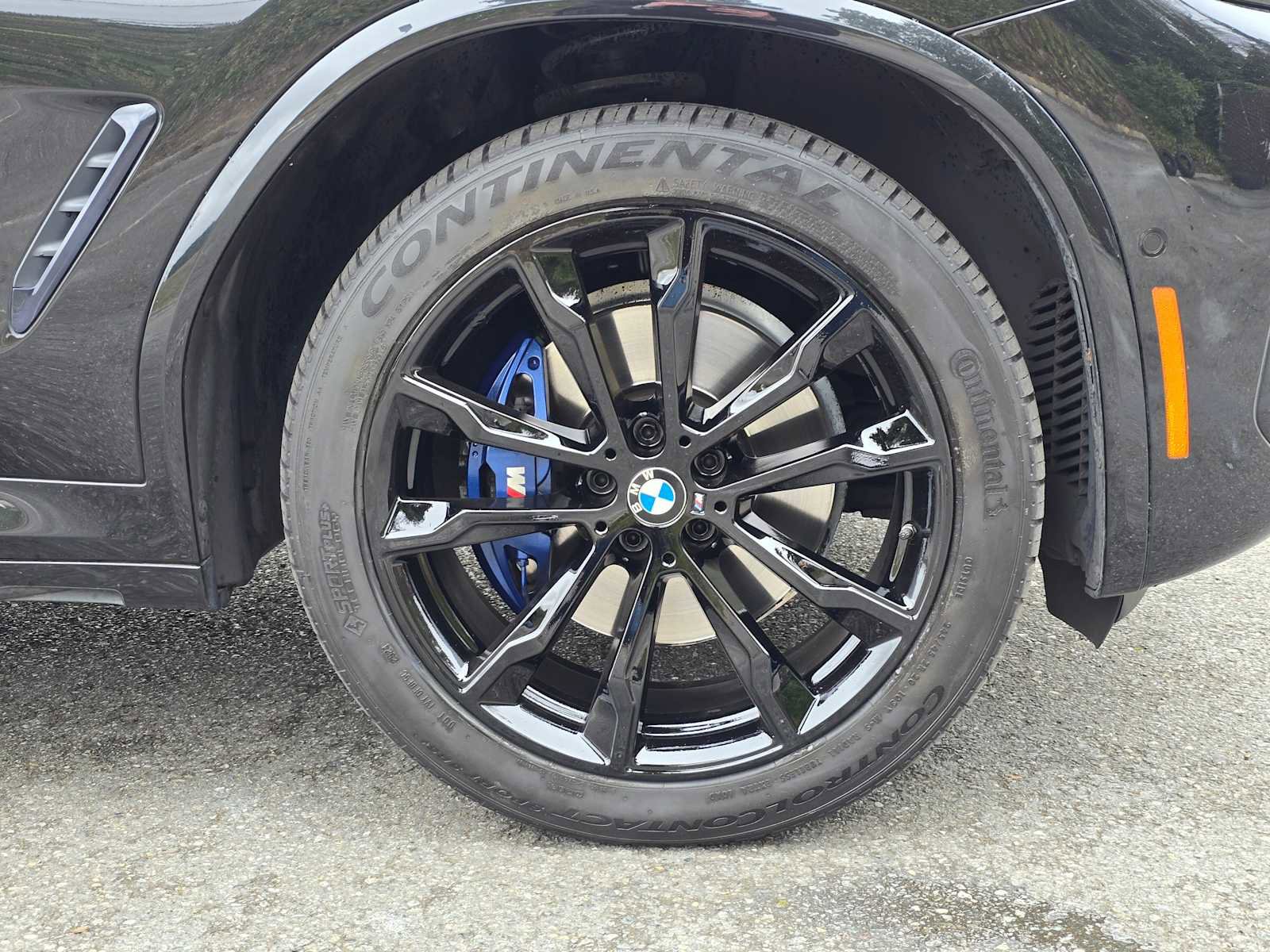 Used 2022 BMW X4 M40i w/ Premium Package image 9