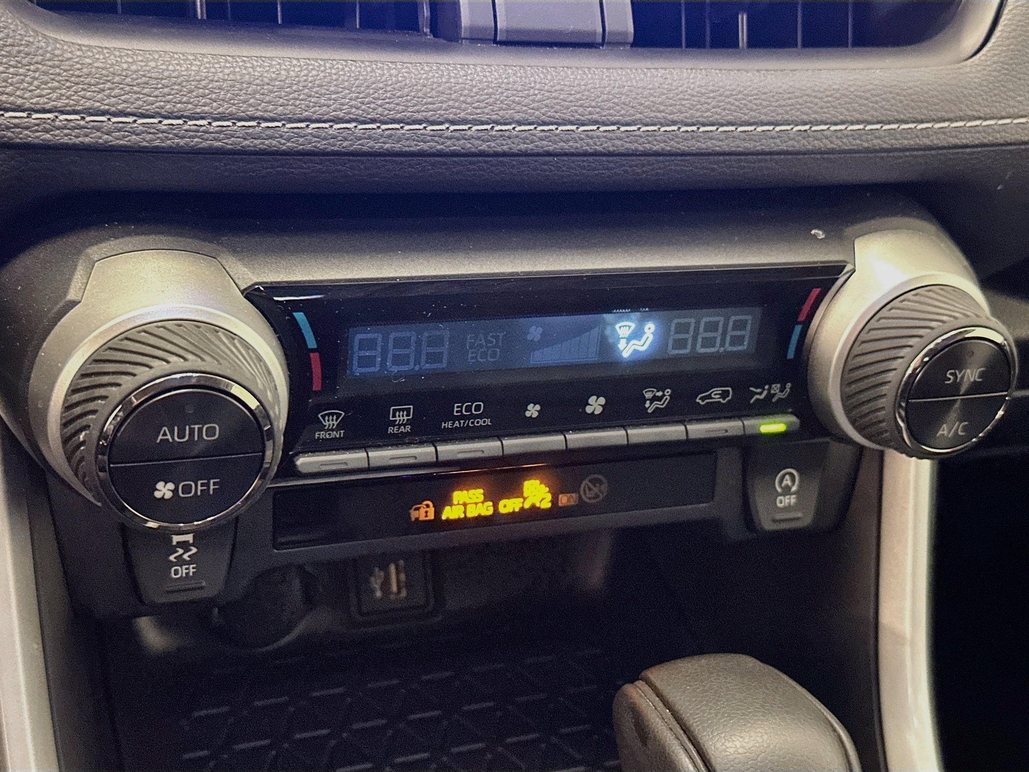 Used 2025 Toyota RAV4 XLE AWD/4WD image 24