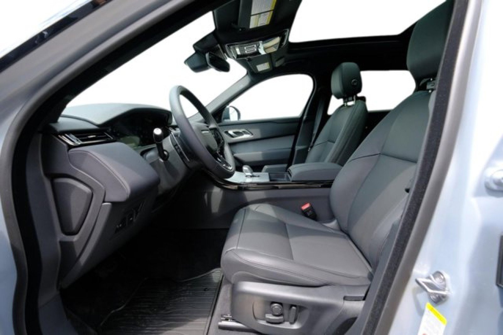 New 2025 Land Rover Range Rover Velar S image 12