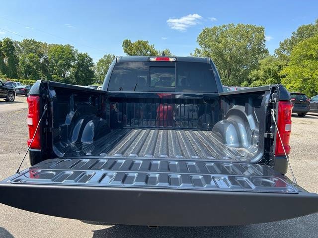 New 2025 RAM 1500 4x4 Crew Cab image 26