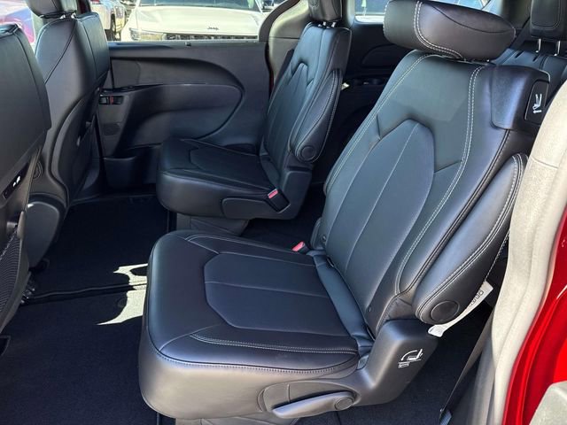 New 2026 Chrysler Pacifica Select image 10