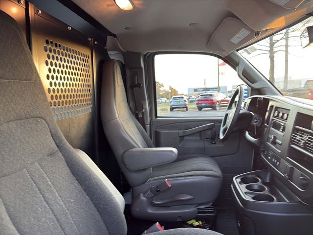 Used 2024 GMC Savana 2500 2500 w/ Driver Convenience Package image 9