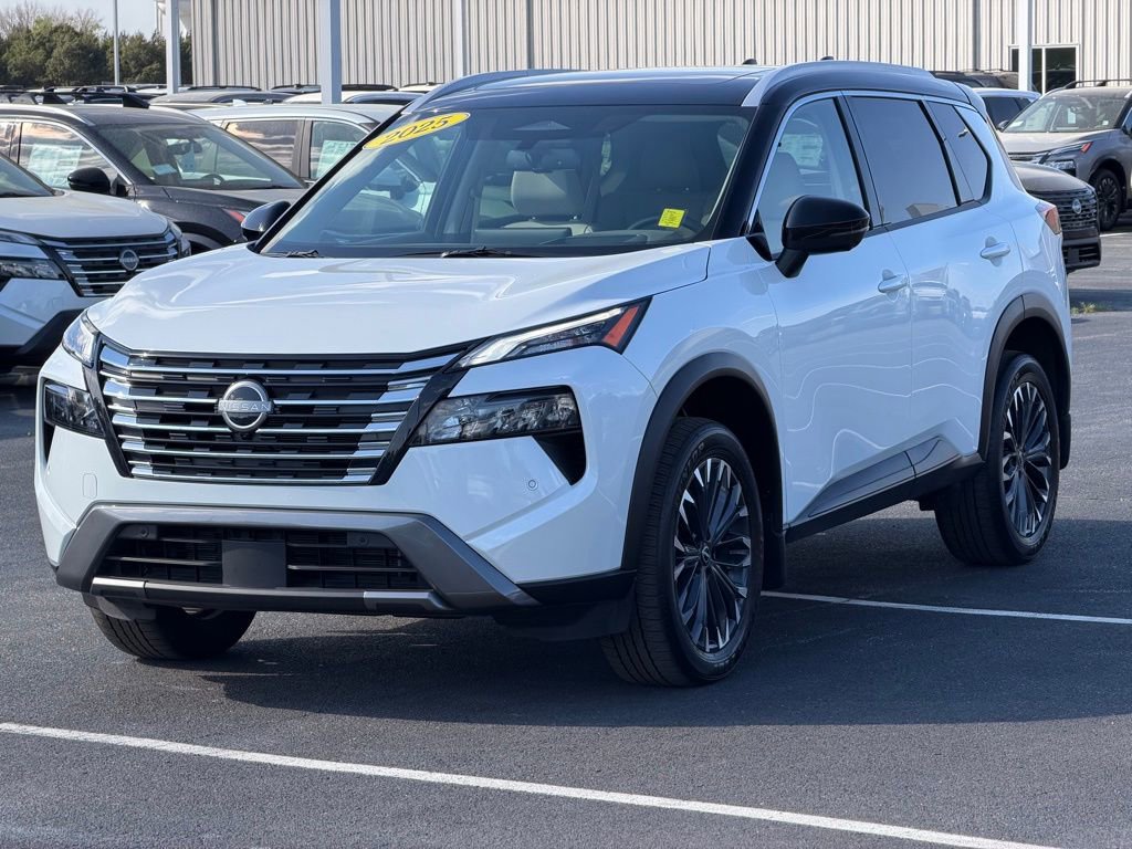 Used 2025 Nissan Rogue SL w/ Tech Package image 9